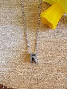 initials letter R met Zirkonia Joy de la Luz