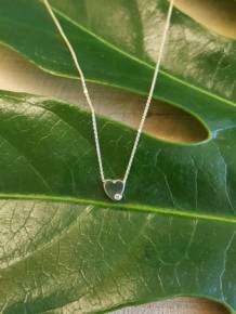 gouden initials hartje met briljant collier Joy de la Luz Yi-001-heart